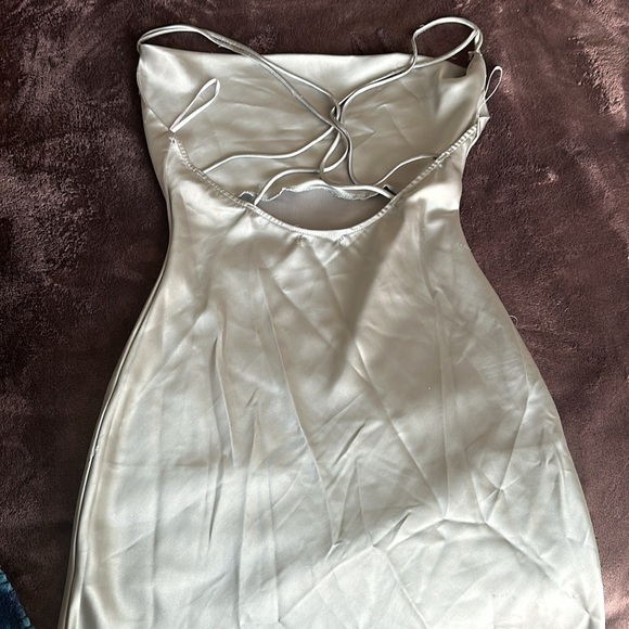 Satin sage color dress 👗 - Picture 4 of 6